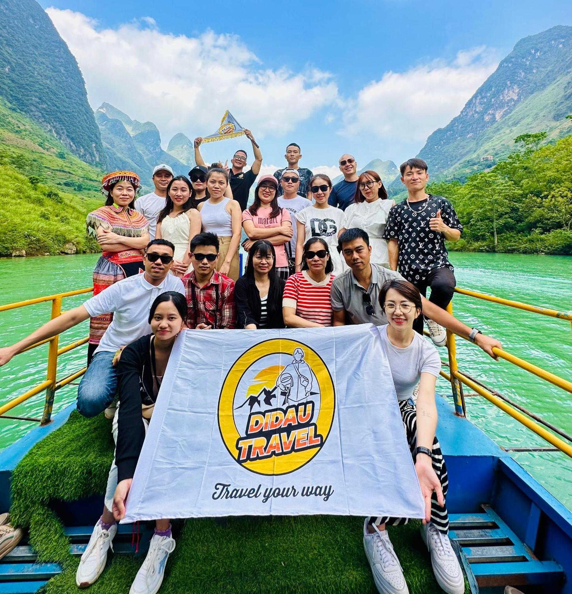 Tl Adventure Tour & Motorbike Aparthotel Ha Giang Exteriör bild