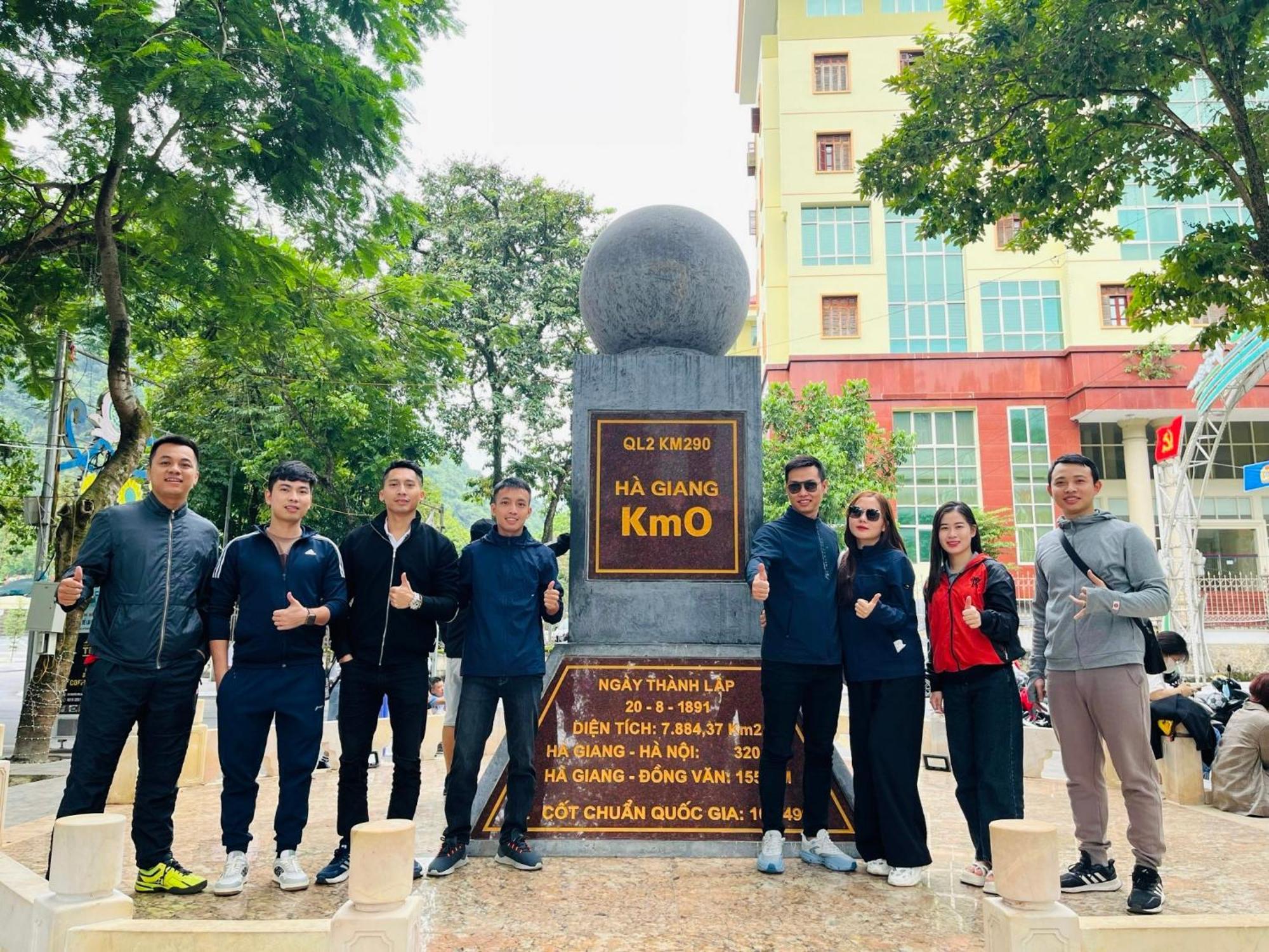 Tl Adventure Tour & Motorbike Aparthotel Ha Giang Exteriör bild