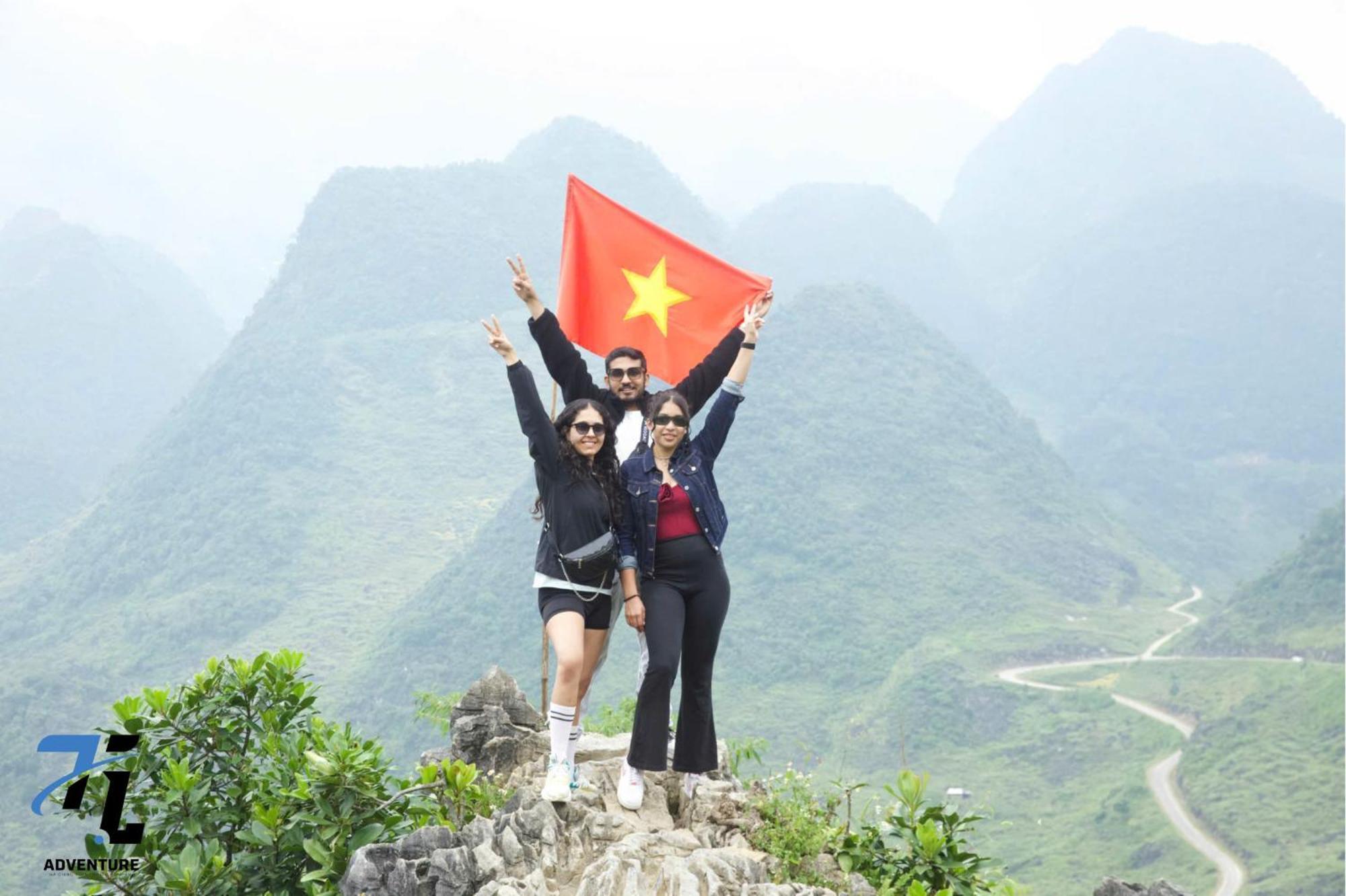Tl Adventure Tour & Motorbike Aparthotel Ha Giang Exteriör bild